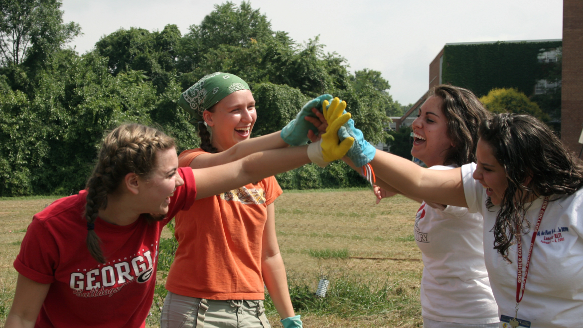 Young women volunteers