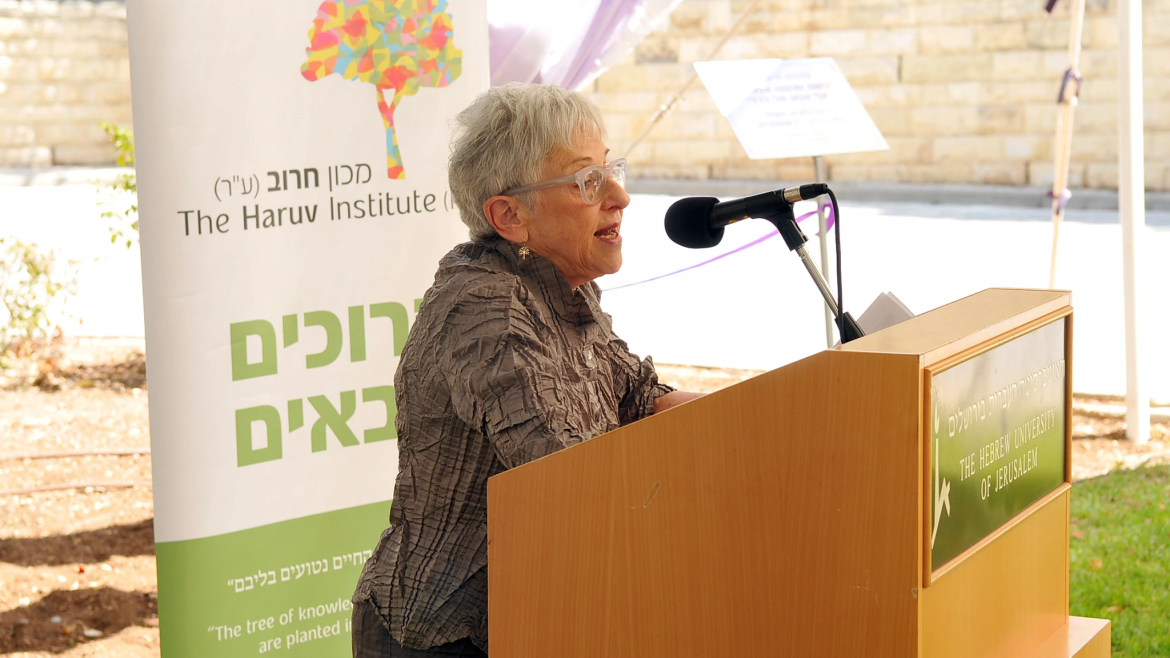 Lynn Schusterman speaking at Haruv Institute