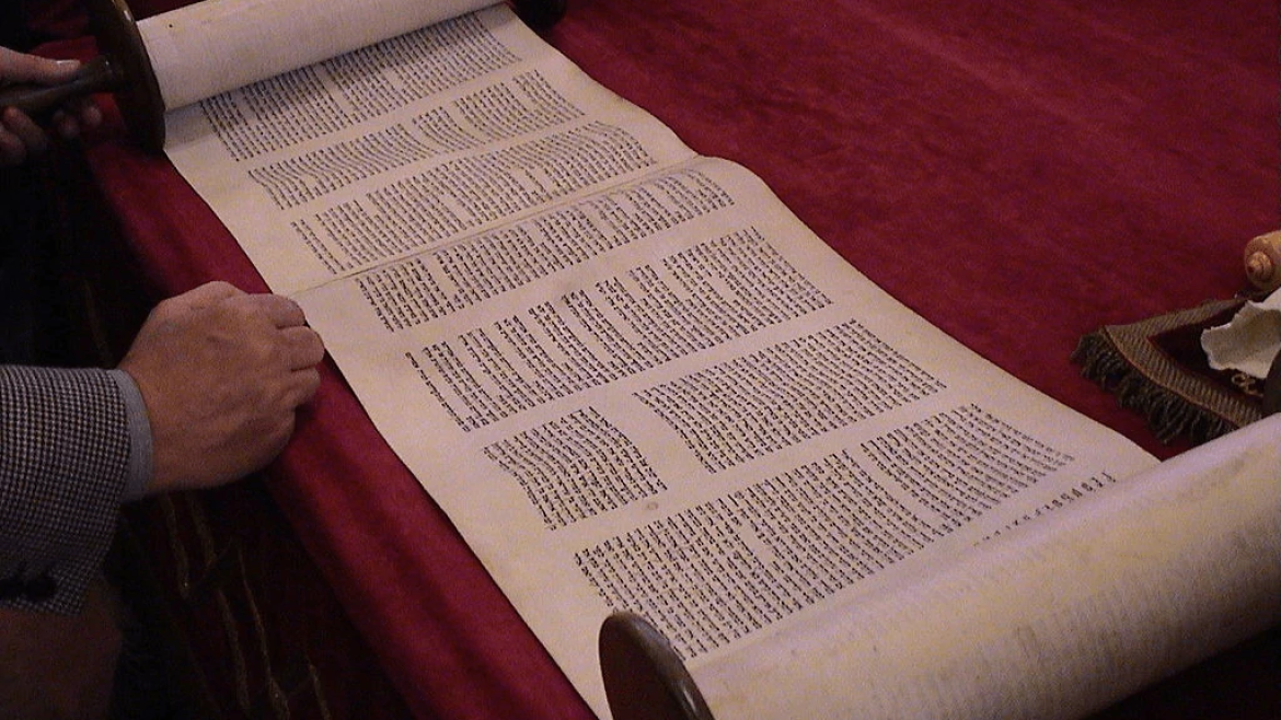 Reading the Torah